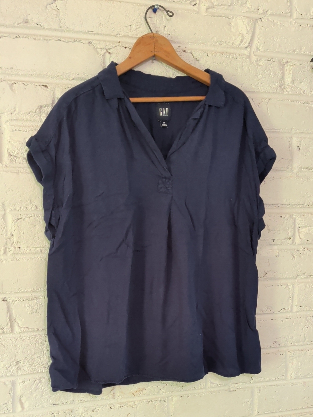 GAP Navy Short Sleeve V-Neck Collared